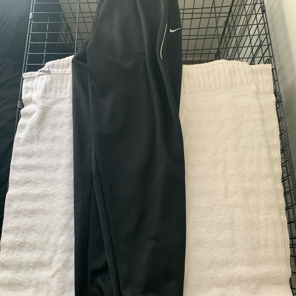 Nike joggers with zips at bottoms - Picture 3 of 3